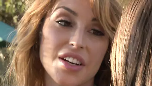 milf lezbiyenler açık havada - büyük göğüsler ve yaramaz nymphos