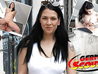 alman izci - büyük disket memeli genç sarah aldı ve sikildi