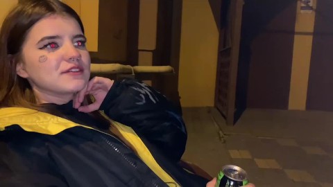 Yine şehvetli bir kız öğrenciyle tanıştım ve onu evde becerip tüm yüzünü spermle doldurdum