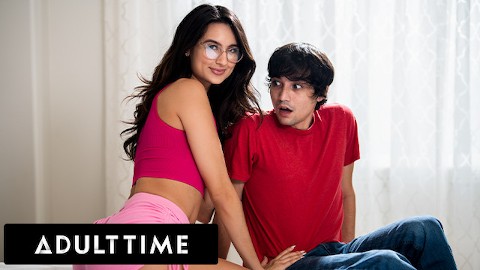 YETİŞKİN üvey kız kardeşi Eliza Ibarra, Yanlış Gözlükleri Taktıktan Sonra Yanlışlıkla Üvey Kardeşini Sikiyor!