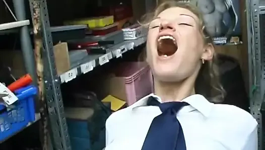 Yaramaz Fransız Liseli Kız, Götünü Yaşlı Züppeye Siktiriyor