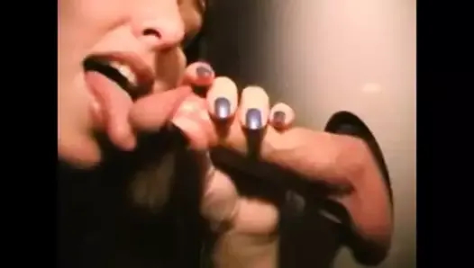 elle tapmak sucer des bites sans savoir qui c'est