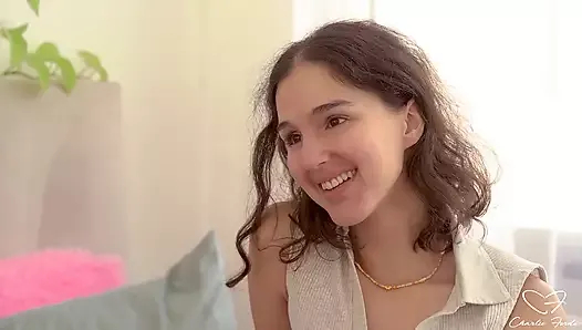 charlie forde, wendy'nin yumruğunu amcık yarığının içinde istiyor!