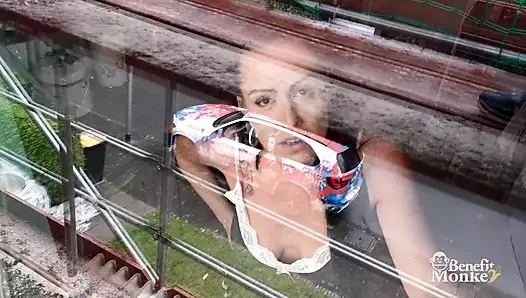 BÜYÜK GÖĞÜSLER VE TÜYLÜ KEDİ! O BENİ EMİYOR VE BEN DE KIÇINI KANEPEDE BECERİYORUM! - Fayda Maymunu