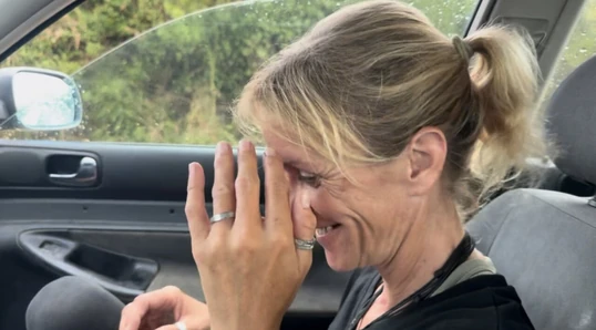 Arabada kazara Oral seks - Ne kadar iyi Emiyor, Sert yarrakumu almadan Önce Ağzına Boşalıyorum