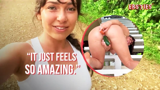 Ersties - Seksi Erin A, Halka Açık Bir Yerde Sıra Dışı Oyuncaklarla Teşhirciliği Araştırıyor