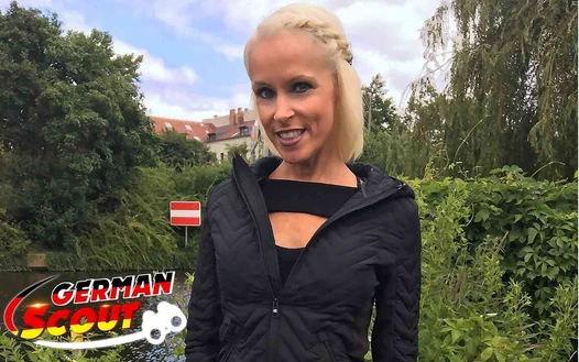 Alman izci - uygun Alman olgun Sophie Logan pikap ve sert sikiş