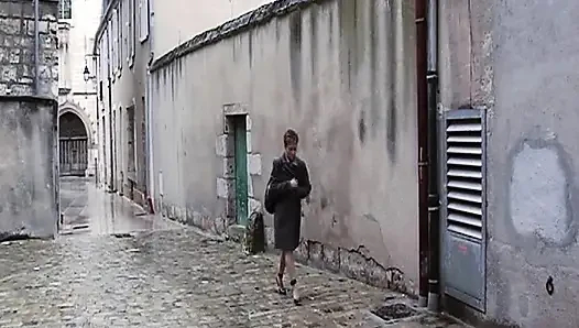 Azgın Fransız orospular kütüphanede götten sikiliyor