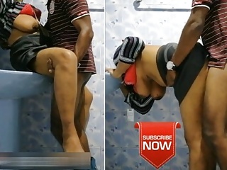 patronum beni ofis banyosunda sikişiyor