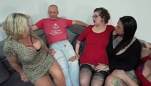 Azgın Kocasını Dul Komşularının Amcıklarıyla Besliyor