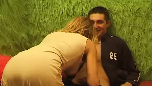 fransa'dan inanılmaz sarışın bir bayan fena aldı ve sikildi