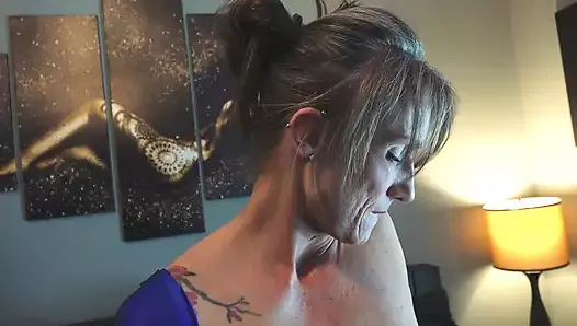 karlie reye hile yapmak için erkek oyuncağına mesaj attı