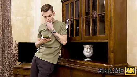 shame4k. üvey annenin azgın arkadaşı angela milf damızlık sikişir tıraşsız vajina