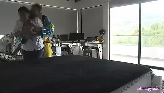 sarkık göğüsler ile lezzetli hizmetçi almak zor oynamayı seviyor