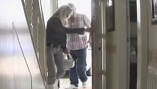 muhteşem karısının bbc tarafından sikildi olmasına izin veriyor