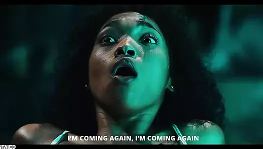 ateşli kız, evinde saklanan uzaylı canavarla en çılgın hayallerini gerçekleştiriyor