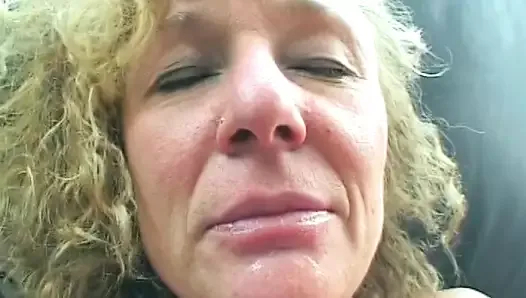 dövmeli olgun Alman fahişe sikişir sert yarrak