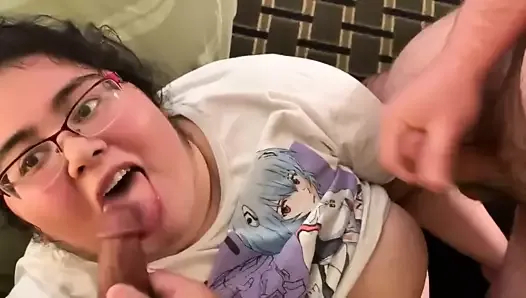 kıllı yağ yarrak emiyor ve fena atma ile püskürtülür