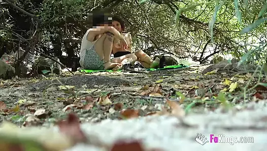 büyük memeli Latin elena de la vega rastgele bir adam  ve gölün yanında sikişir