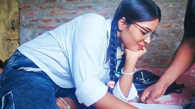 öğretmen ücretlerden feragat etti ve öğrencisini sikildi