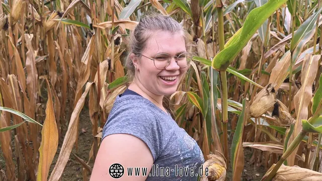 riskli seks , tombul teen mısır tarlasında sikildi ve yakalandı