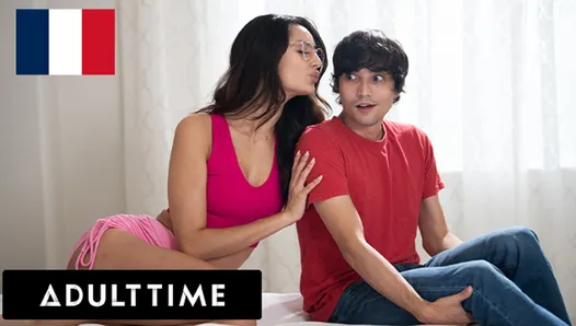 YETİŞKİN zamanı - Eliza Ibarra Yanlış Gözlük Takıyor ve erkek arkadaşı Yerine Üvey Kardeşini Sikiyor! FRANSIZCA ALTYAZILAR