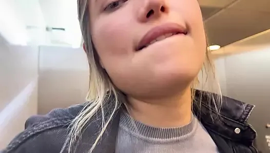 Sinemada banyoda tanıştığım Kadının Vajinasını Emdim