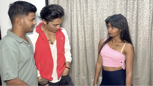 Kocası arkadaşına karısıyla seks yapmasını söyler