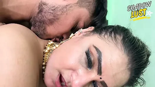 Sürücü ile azgın Hema Rajput sert Hint Romantizm