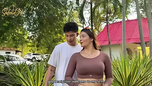 Komşu Çocuğuyla Kocasını Aldatan Azgın MILF Bahçede Sikişiyor