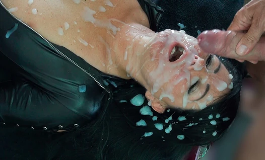 Kendine Dölden Maske Yapan Çılgın Hatun