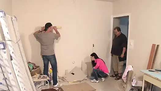 Seksi Kız Amcığını Çalışana Kaptırıyor