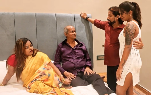 Eski kayınpederi ve üvey oğluyla dörtlü toplu tecavüz partisi yapıyor