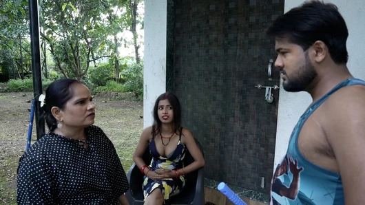 Hintli hizmetçi patronunun karısını beceriyor, sütlü memeleri var, bakire kız kocası eşcinsel brautally seks videosu